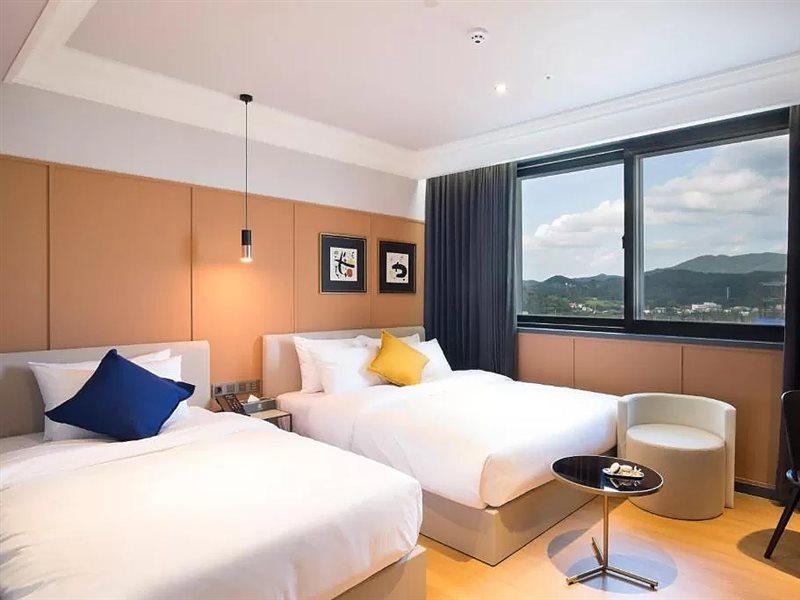 Brown Dot Hotel Jinju Exterior foto