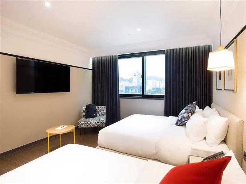 Brown Dot Hotel Jinju Exterior foto
