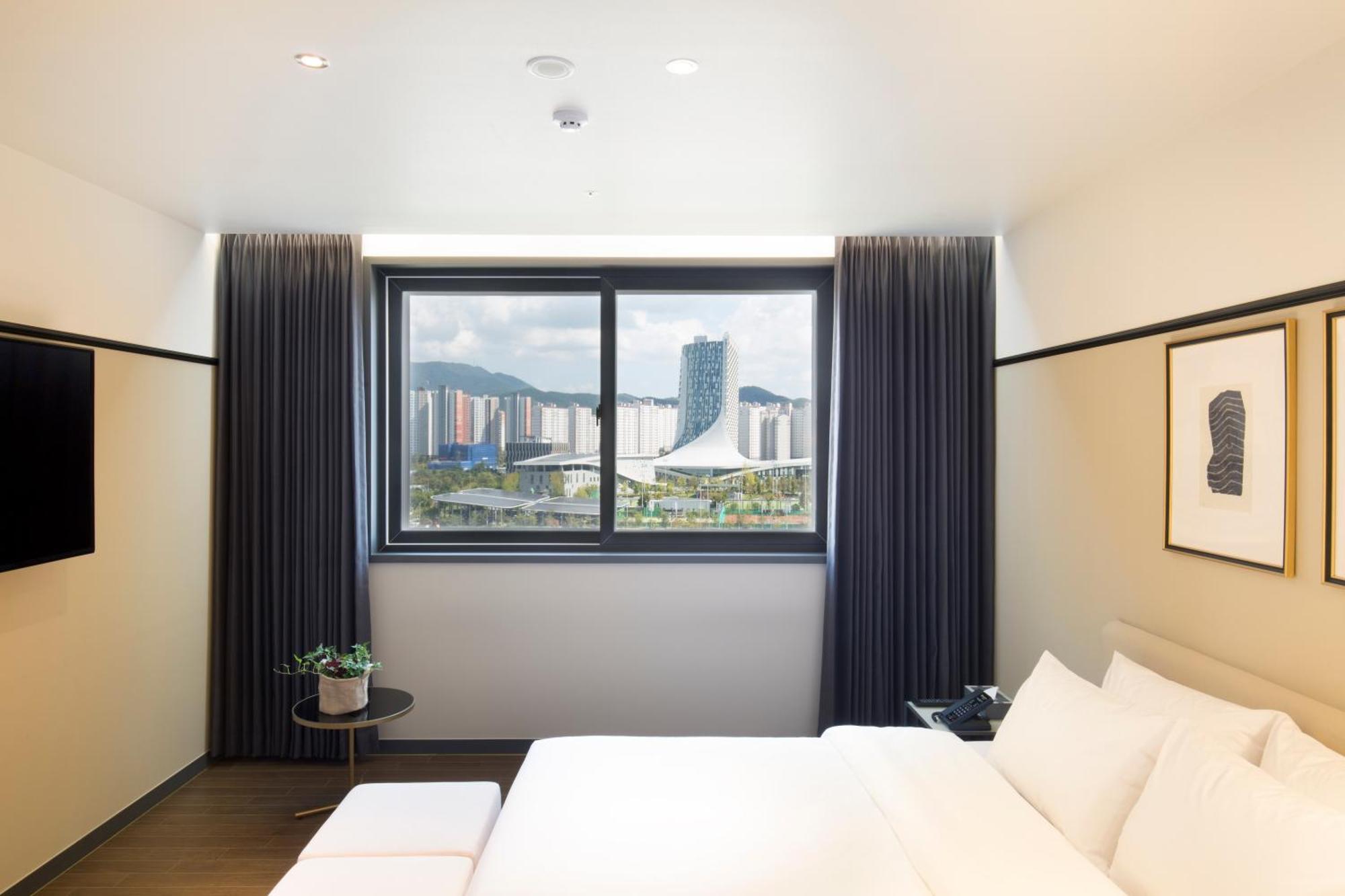 Brown Dot Hotel Jinju Exterior foto